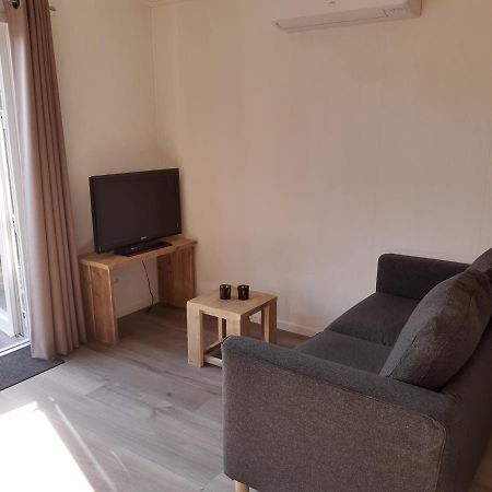 Vakantiechalet Huisje Onder De Toren Осткапеле Екстериор снимка