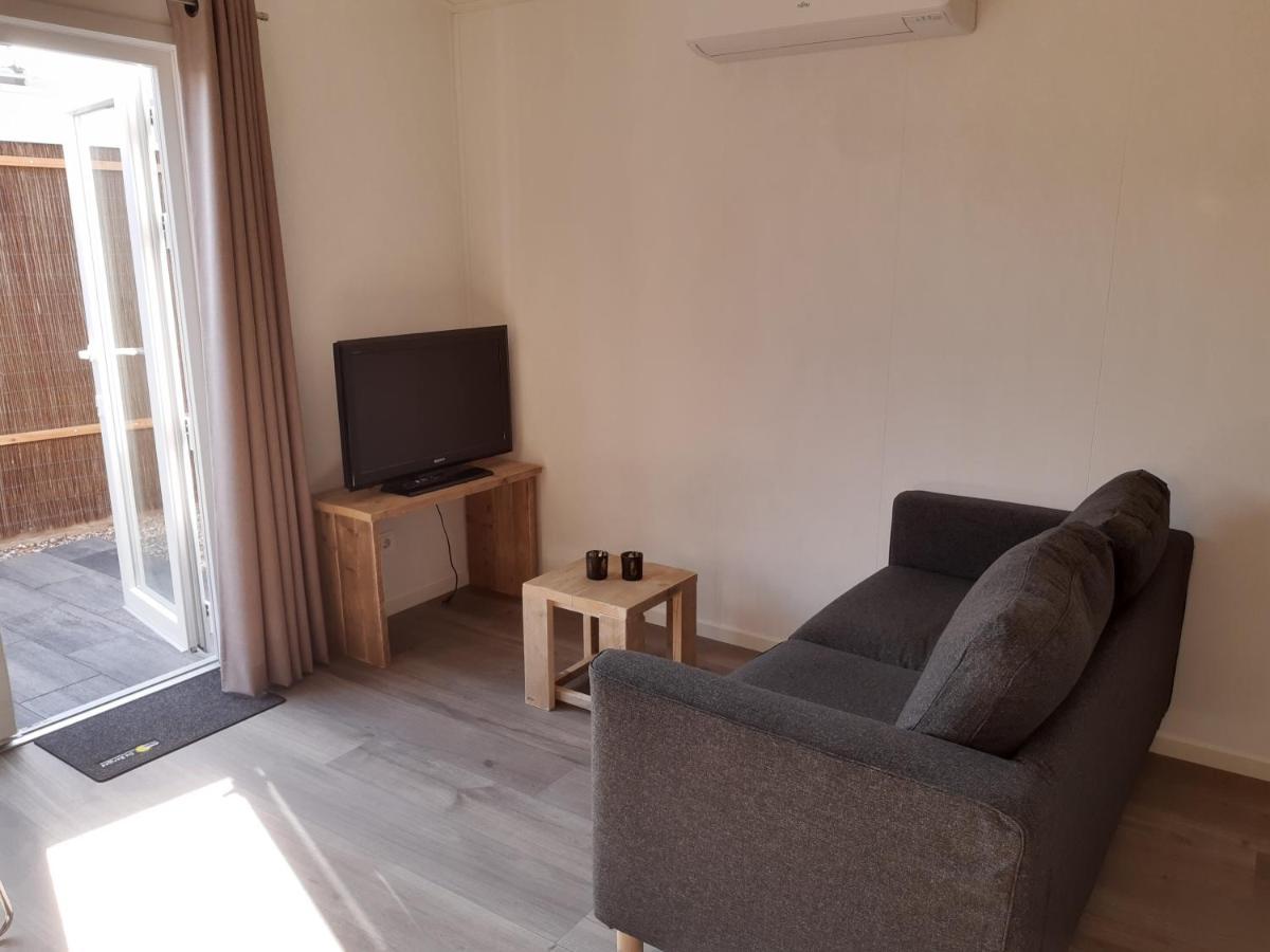 Vakantiechalet Huisje Onder De Toren Осткапеле Екстериор снимка